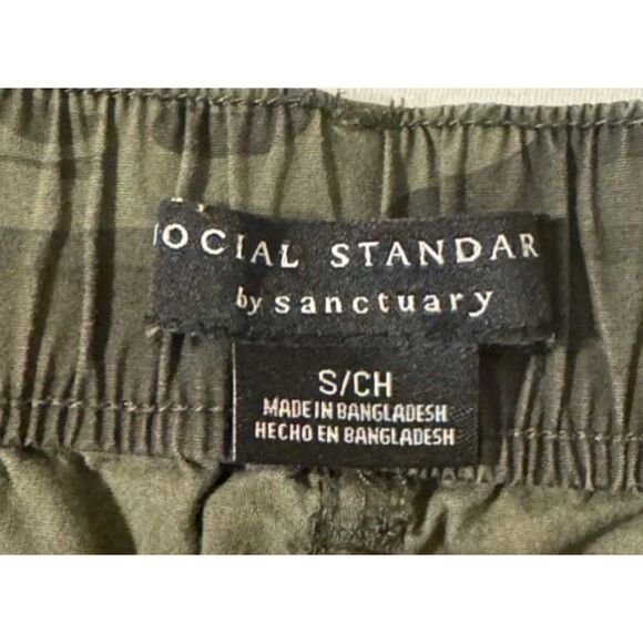 NEW Green Camo Sz Small Stretchy Cotton Cuffed Shorts SOCIAL STANDARDS SANCTUARY - Picture 6 of 9